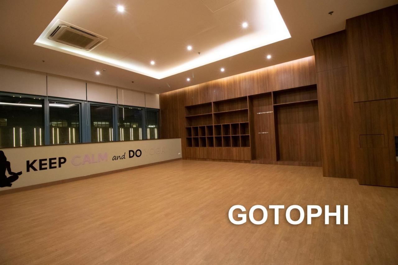 One Uptown Residence Taguig Luaran gambar